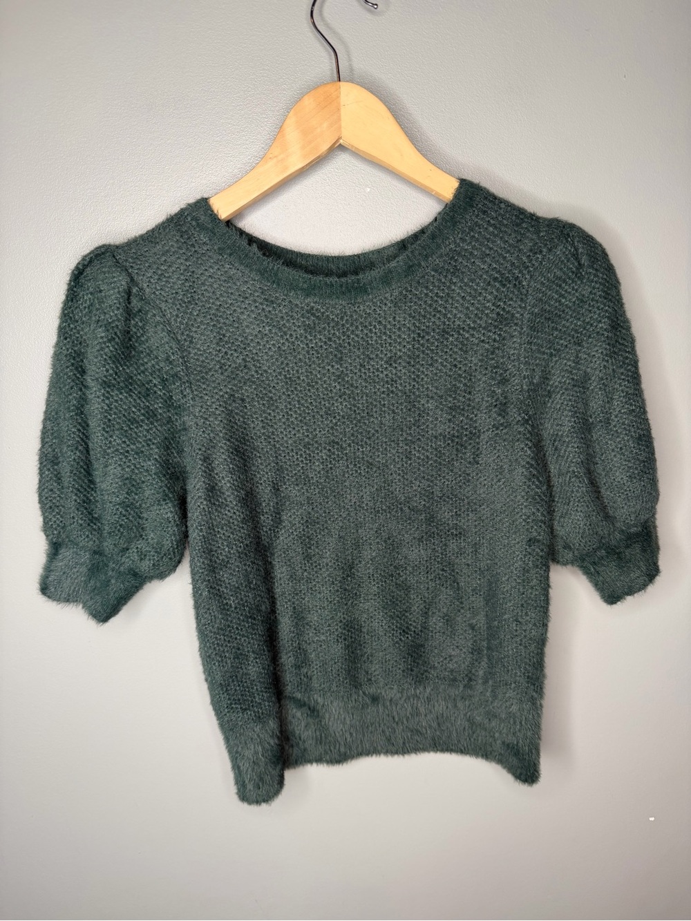 Abercrombie & Fitch Soft A&F Eyelash Soft Knit Puff Sleeve Sweater Top - Picture 2 of 8